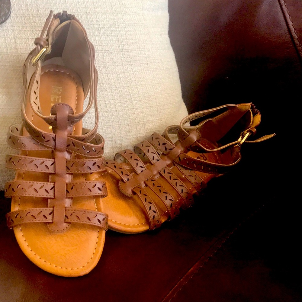 NEW Girls 13 Report Sandals